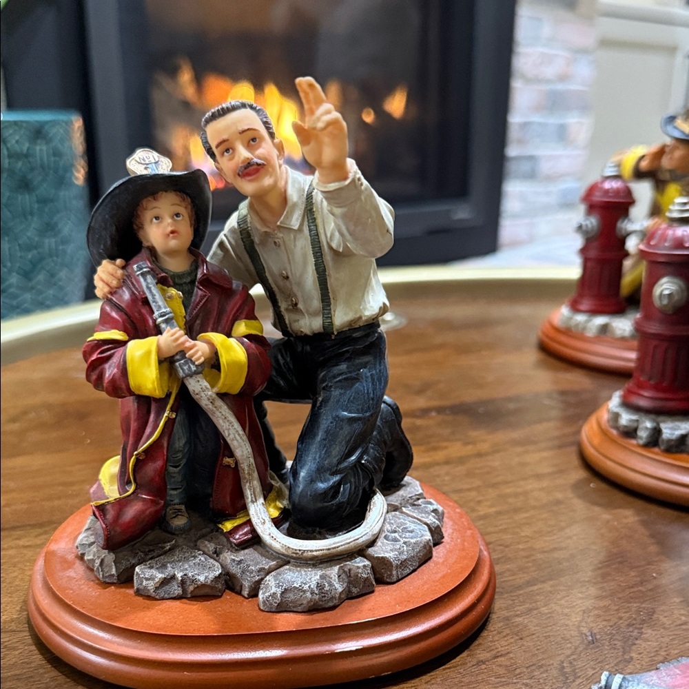 Red Hats of Courage Firefighter Figurine “Good to Go” – Vanmark